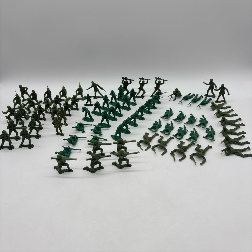 Mixed Lot of 81 Vintage Green Plastic Army Men 1960s WWII Figures